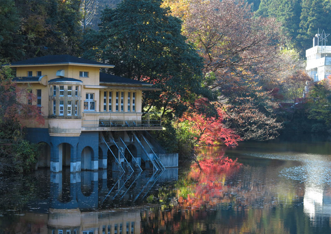 鎌北湖と名栗湖の紅葉 コウテイノクマ